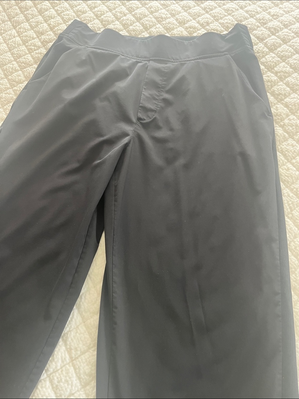 Ladies Athleta Brooklyn Performance Pant. Elastic waist. Black Comfortable